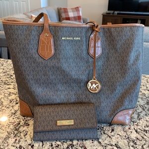Michael Kors logo tote